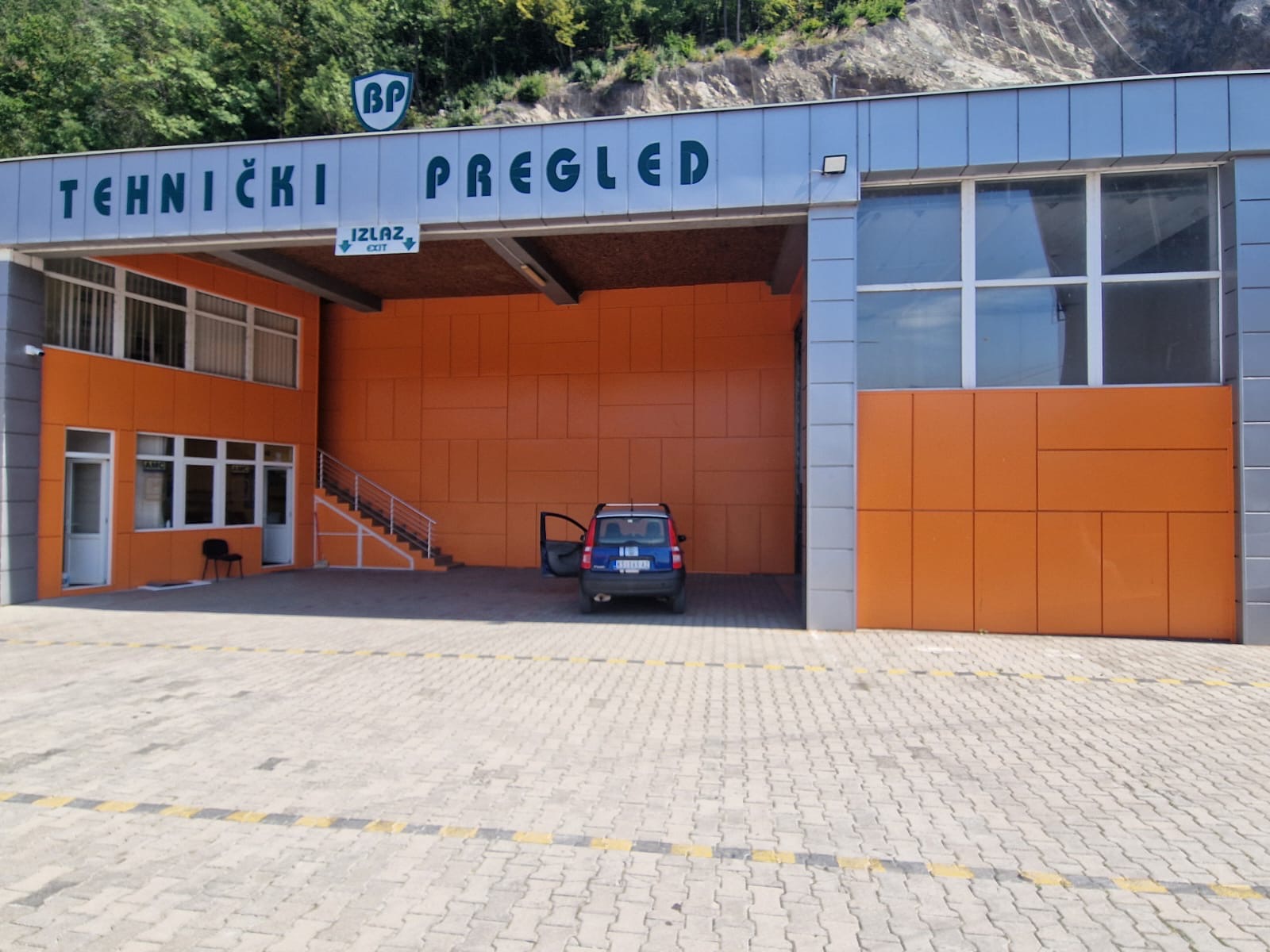 Zgrada tehničkog pregleda Brzmin Petrol u Brusu