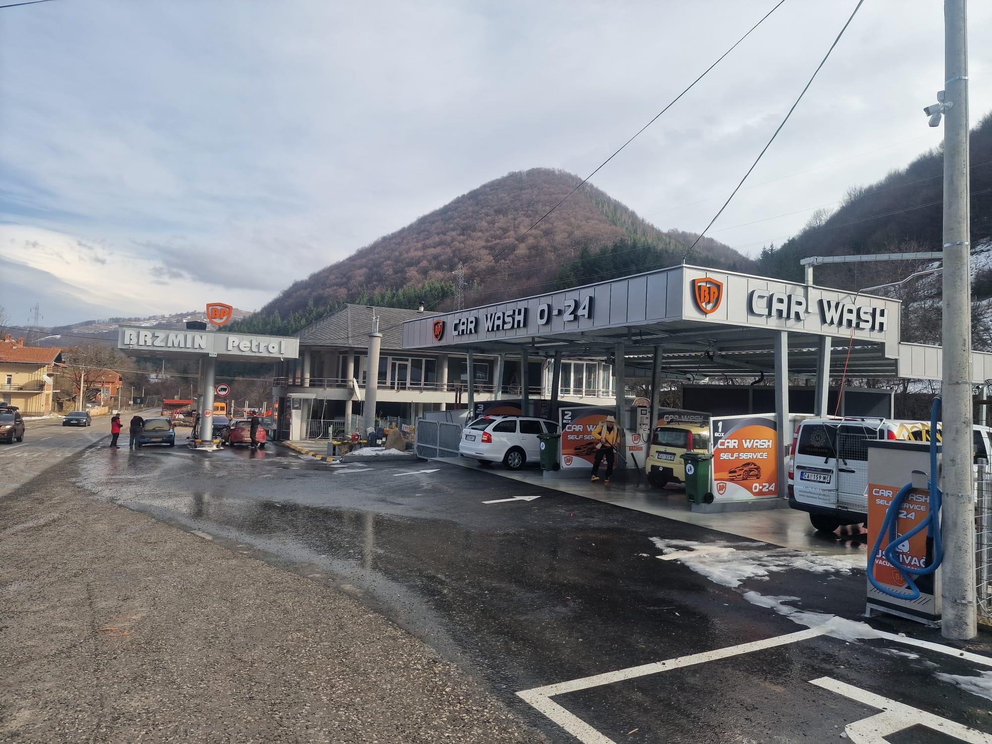 Brzmin Petrol pumpa u Brzeću sa samouslužnom autoperionicom 0–24